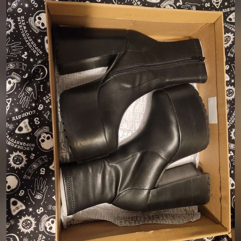 Steve Madden Kyana Black Platform Ankle Boots